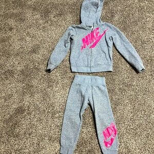 Girls Nike Sweat suit